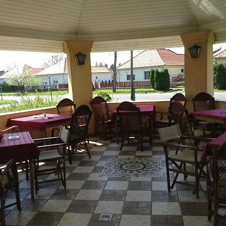 Hotel Fonix Fogado Lenti Exterior foto