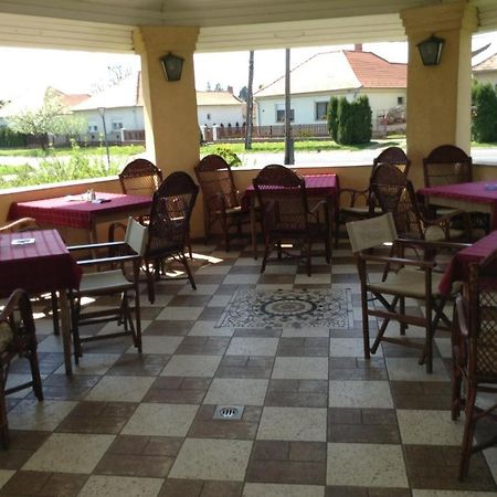 Hotel Fonix Fogado Lenti Exterior foto