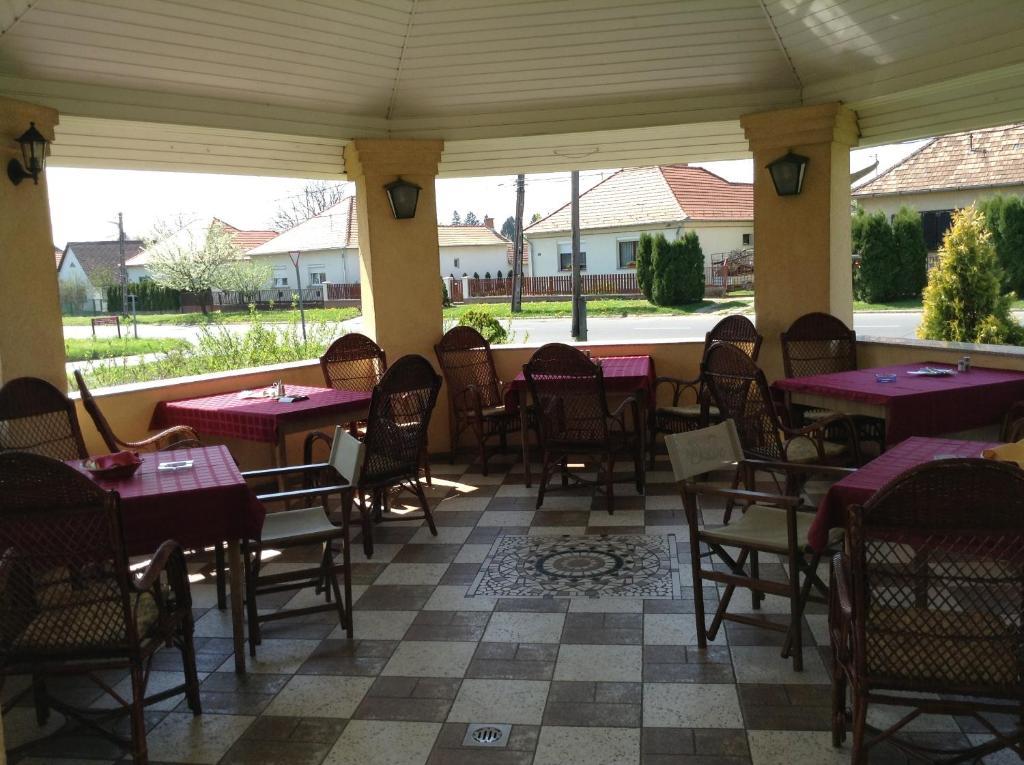 Hotel Fonix Fogado Lenti Exterior foto
